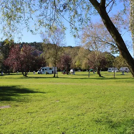 キャンプ場 Playa Sauces リバデセリャ